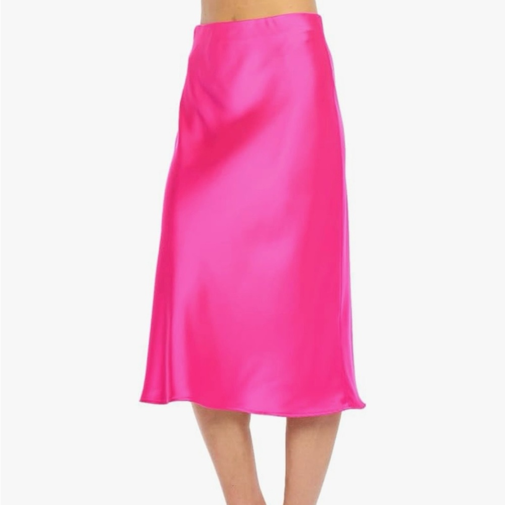 NWT Pink Satin Skirt. Size M.
